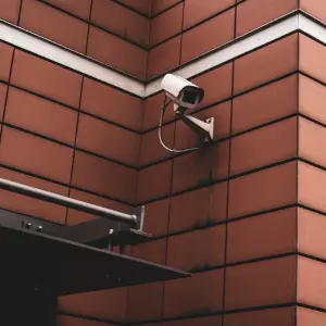 Foto di una telecamera di videosorveglianza.